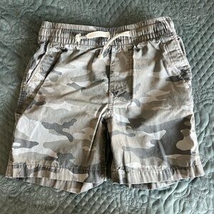 Gap camo shorts, with drawstring, pockets.